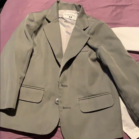 Little boys 4T gray suit - Picture 3 of 10